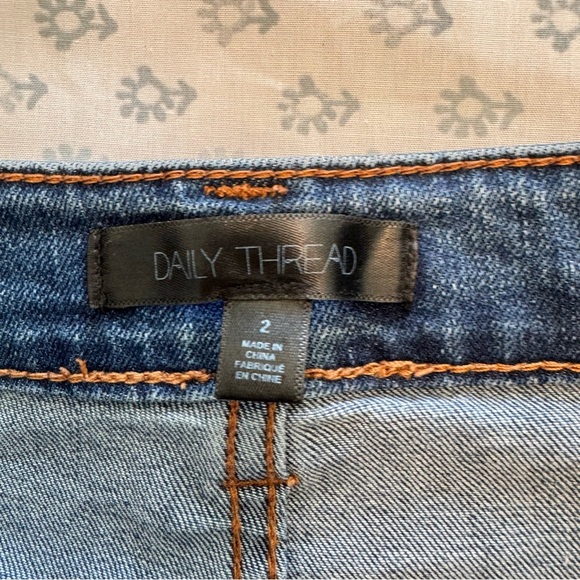 Daily Threads Women’s Ankle Straight High Rise Size 2 Jeans - Picture 6 of 7